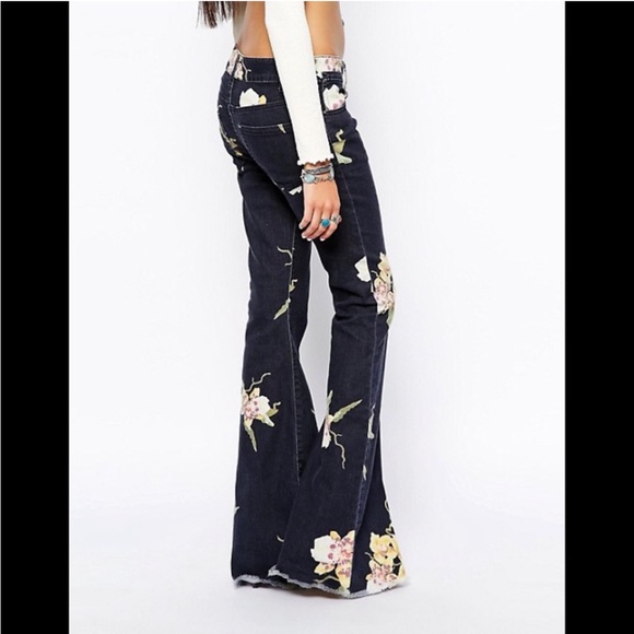 Free People Floral Bali Flare Leg Jeans Low Rise Stretchy In Miami Night Size 28 - Picture 3 of 10